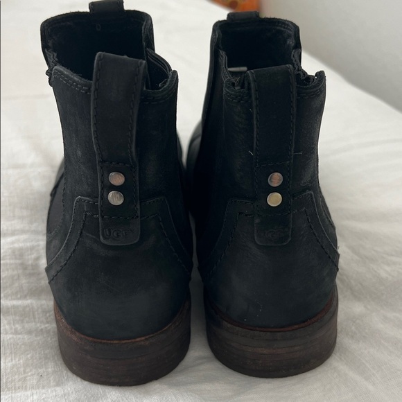 Ugg Gallion Chelsea Black Suede Pull On Boots Size 9 main image 15